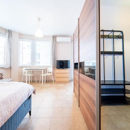 Lovely Apartment In Studentski Grad Sofia Exterior photo