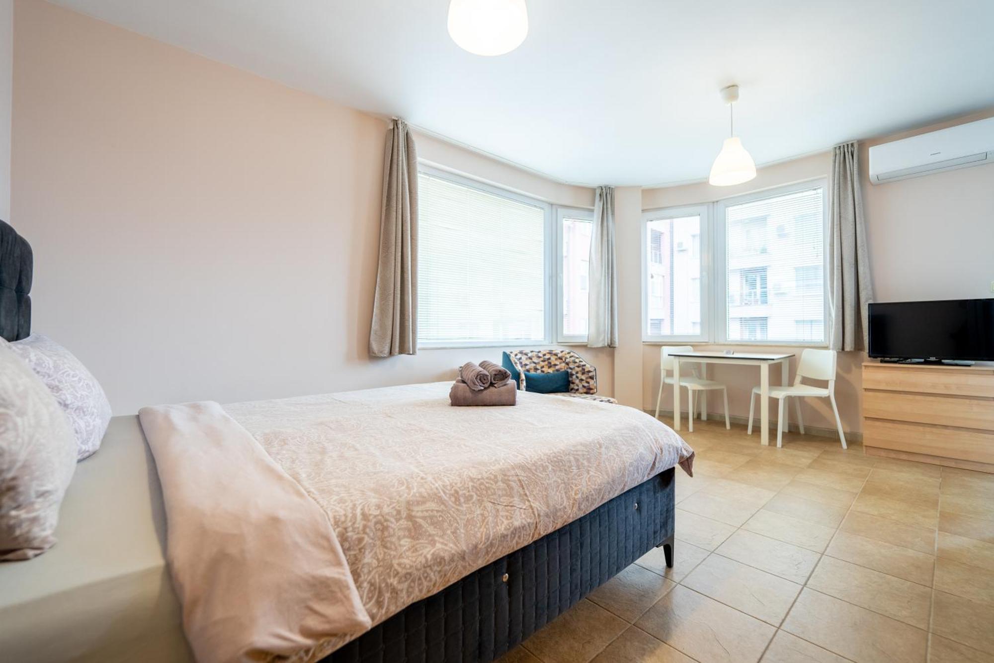 Lovely Apartment In Studentski Grad Sofia Exterior photo